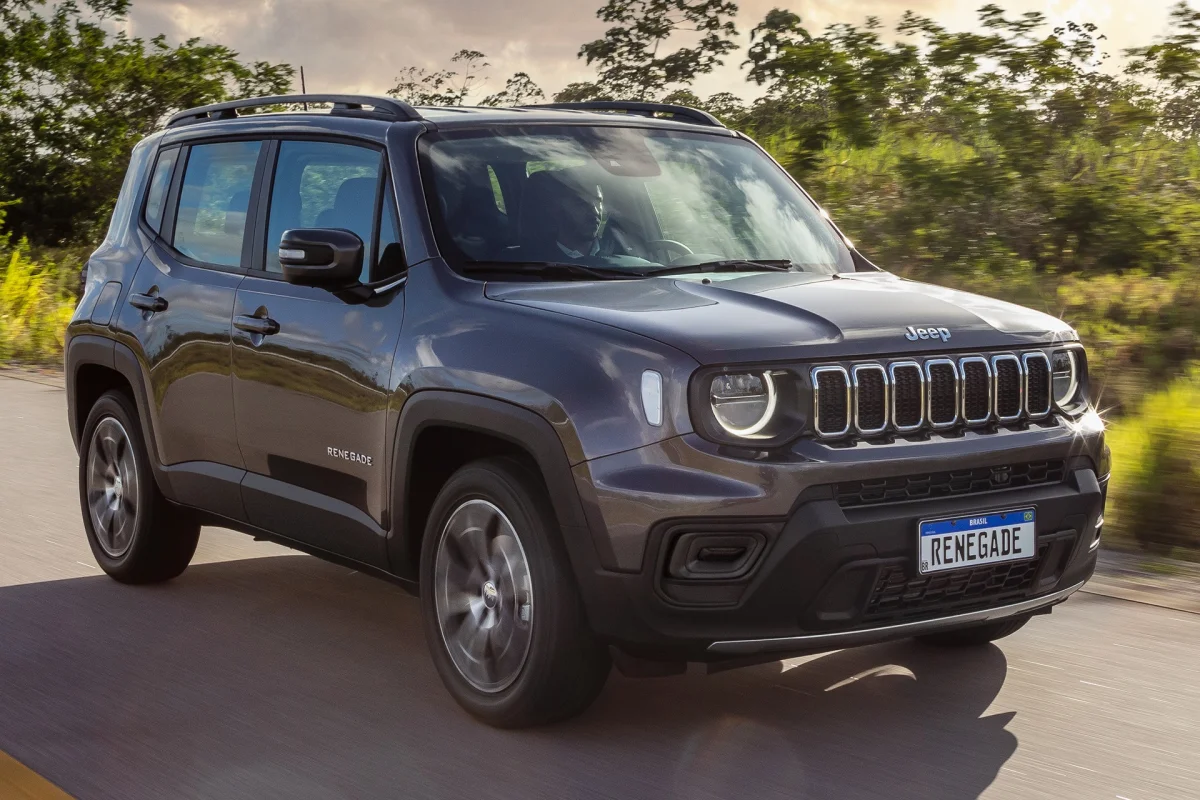 Jeep Renegade Longitude 2026 em estrada.