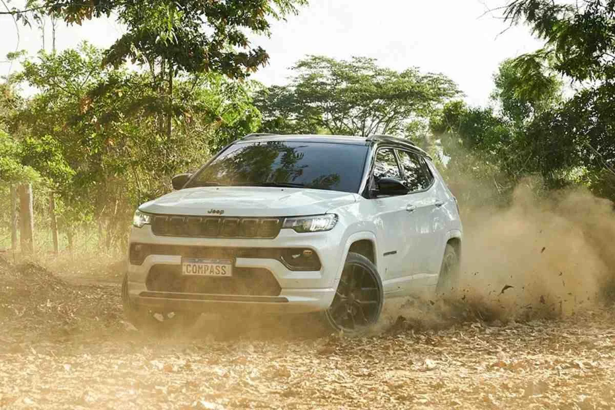 Jeep Compass em movimento off-road