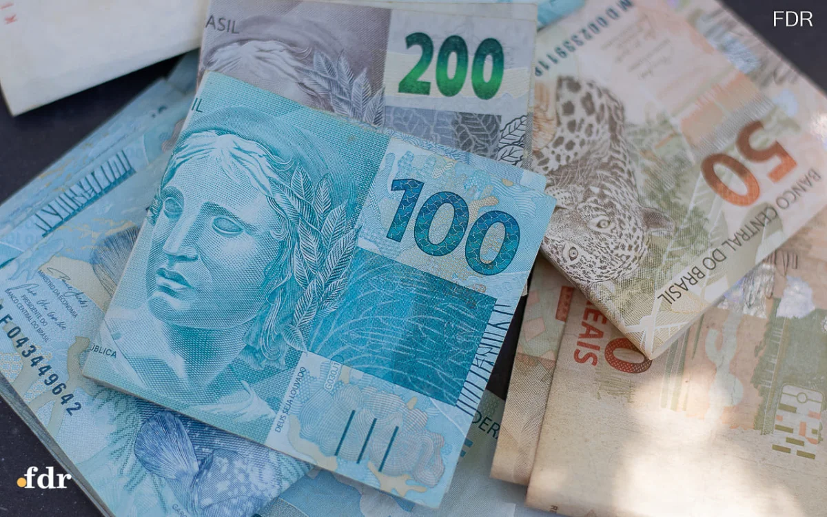 Notas de dinheiro empilhadas