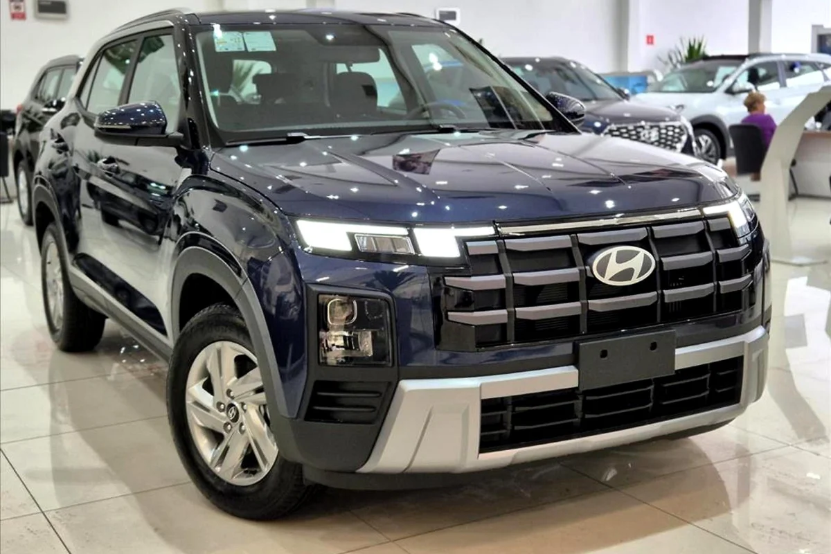 Hyundai Creta Comfort 2025 de frente em exibição.