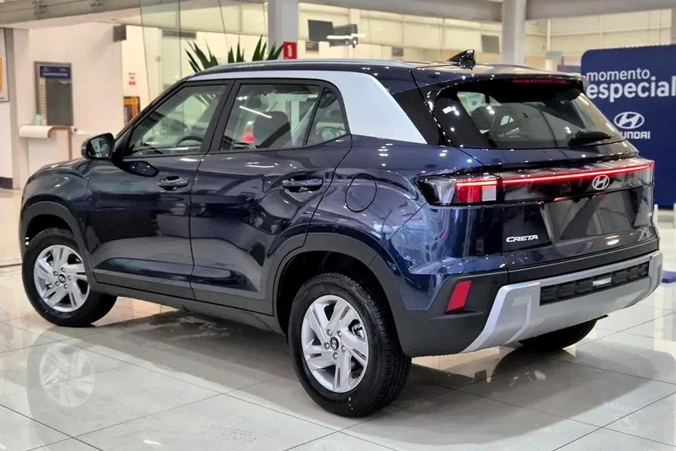 Traseira do Hyundai Creta Comfort 2025 em vista diagonal.