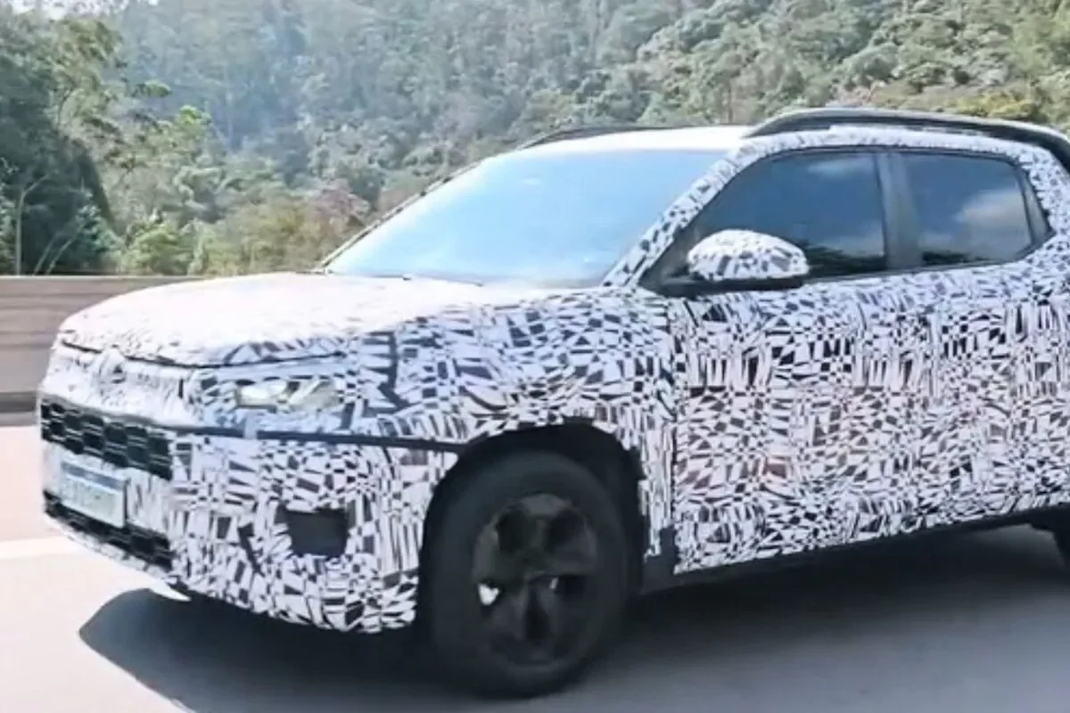 SUV ainda camuflado durante testes