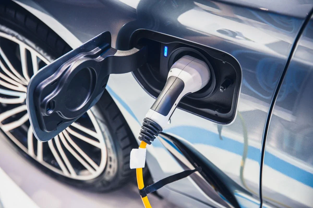 Carregamento de veículo elétrico.