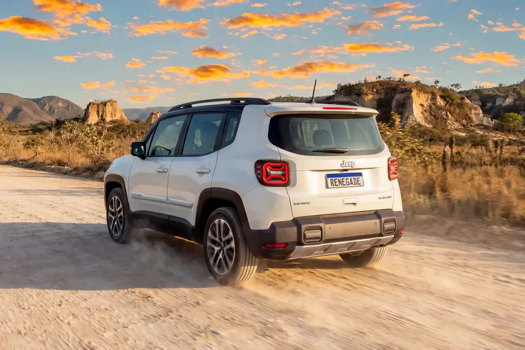 Interior do Jeep Renegade Sahara MY27