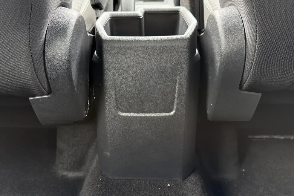Interior do porta-malas de um Volkswagen.
