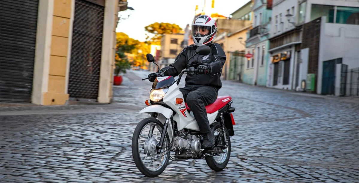 Imagem de uma motocicleta Honda Pop.