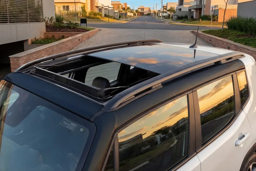 Jeep Renegade 2027 com teto solar panorâmico