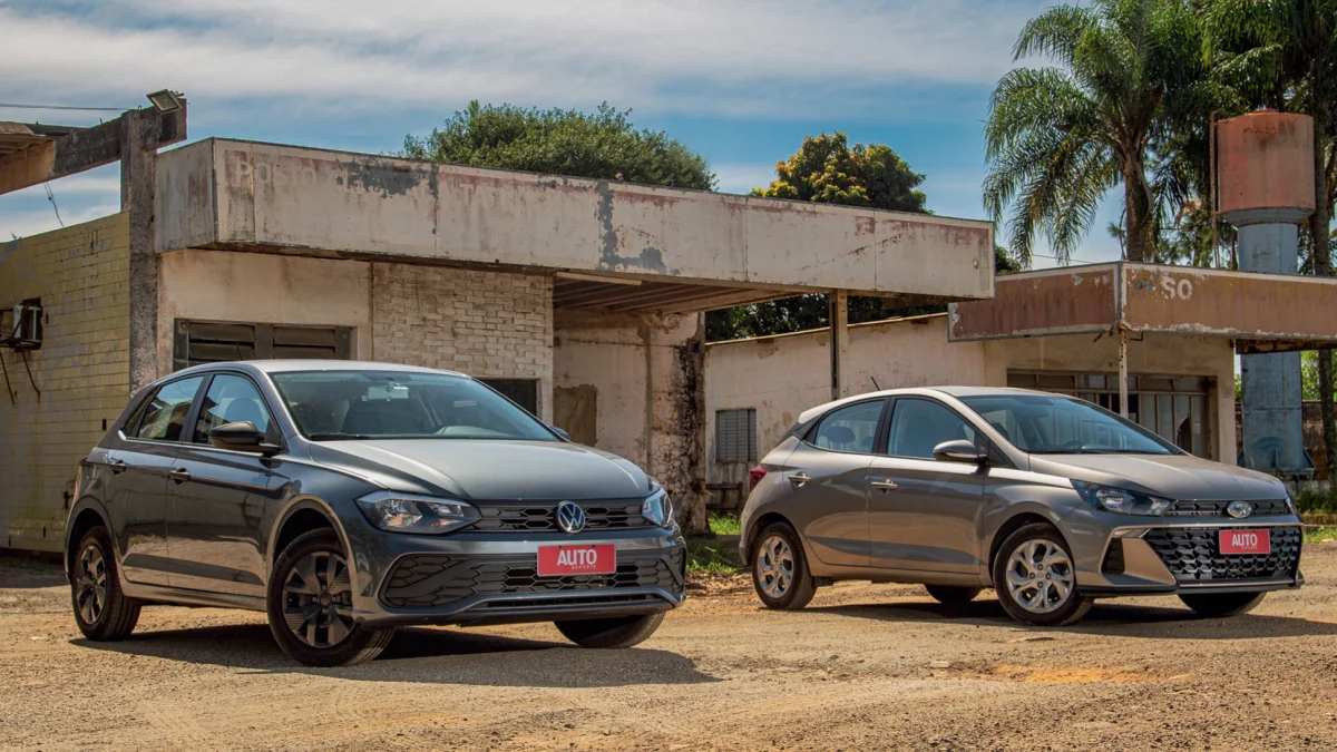 Volkswagen Polo Track e Hyundai HB20 Comfort estacionados.