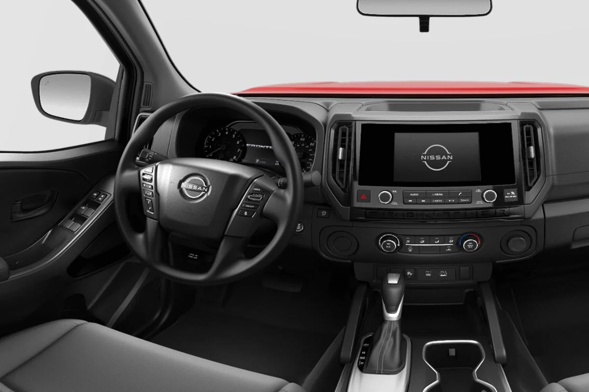 Nissan Frontier em ambiente off-road.
