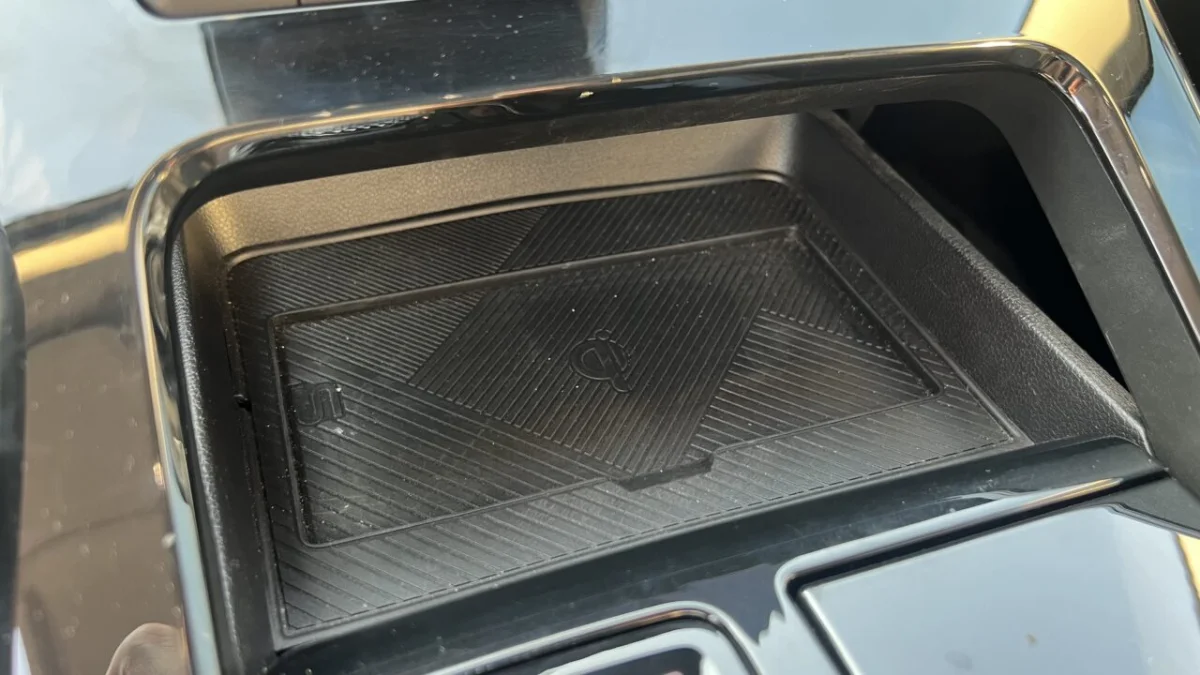 Interior do Haval H6 mostrando painel e assentos.
