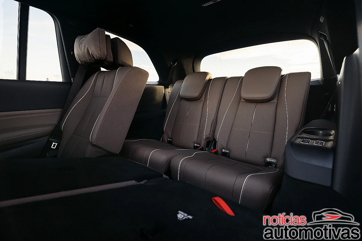 Vista lateral do Mercedes-Benz GLS 2027.