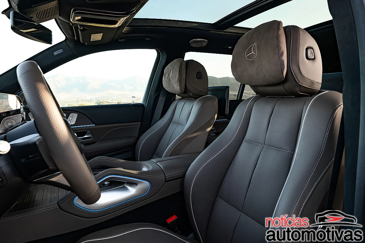 Vista frontal do Mercedes-Benz GLS 2027.
