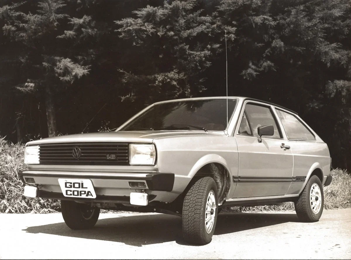 Imagem do Volkswagen Gol Copa de 1982 em preto e branco