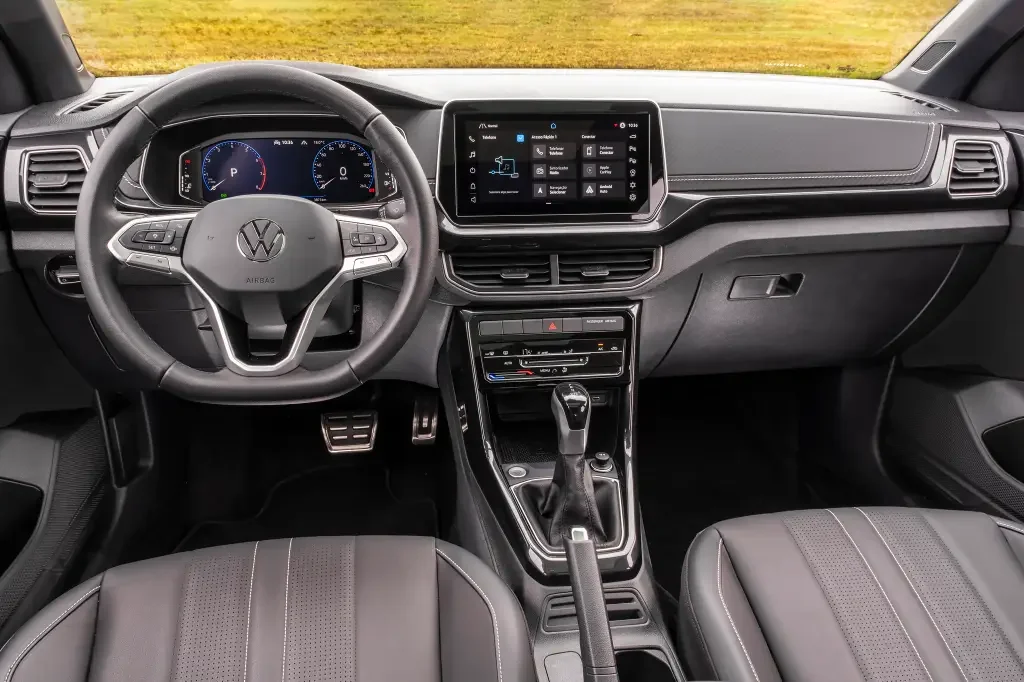 Interior do Volkswagen T-Cross com painel digital