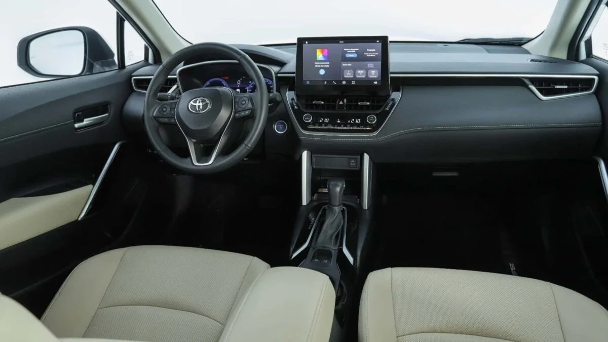 Interior moderno do Toyota Corolla Cross