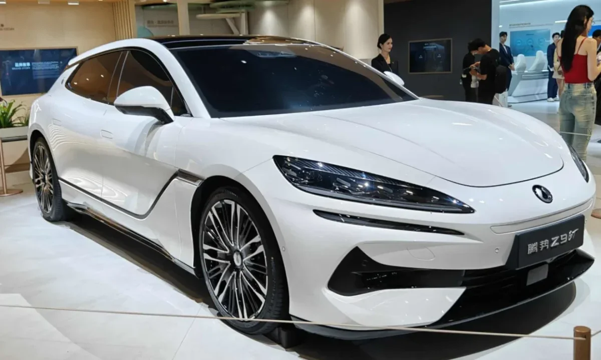 SUV BYD Sealion 7 com design cup&ecirc;