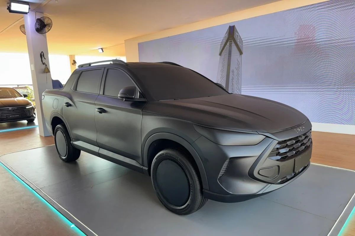 Prototipo frontal est&aacute;tico da picape BYD Mako