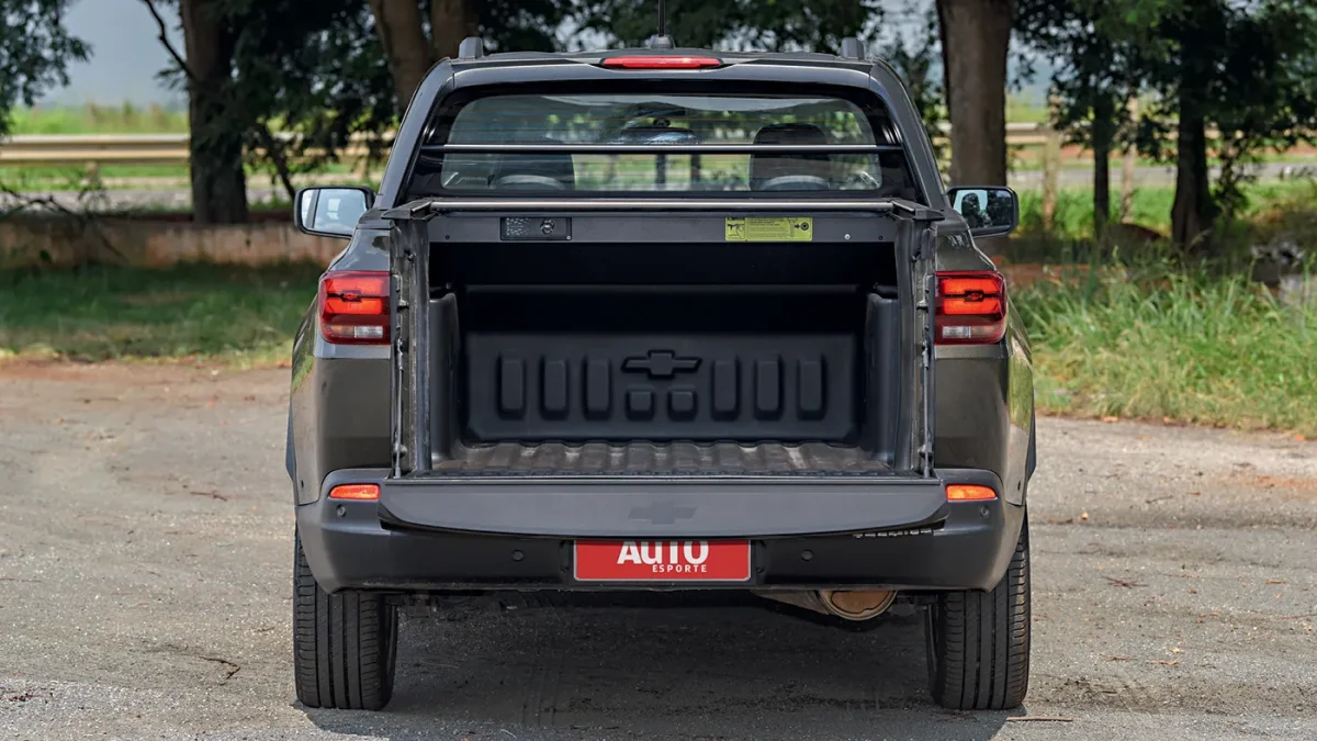 Traseira da Chevrolet Montana com caçamba aberta