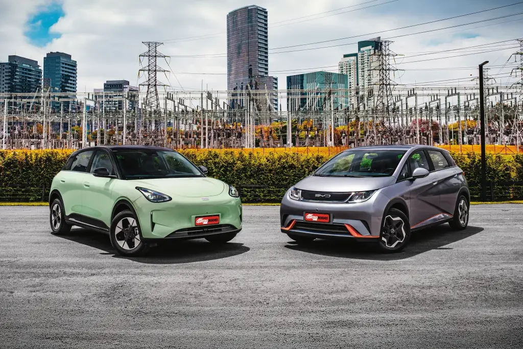 BYD Dolphin Mini e Geely EX2 Pro lado a lado