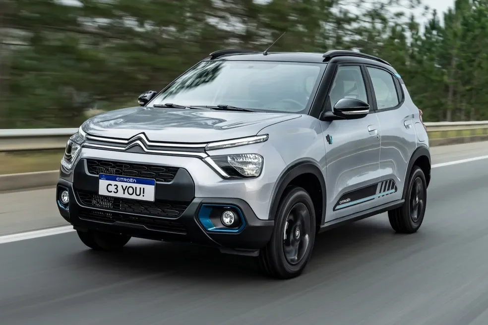 Citro&euml;n C3 Turbo 2025 conduzido em estrada