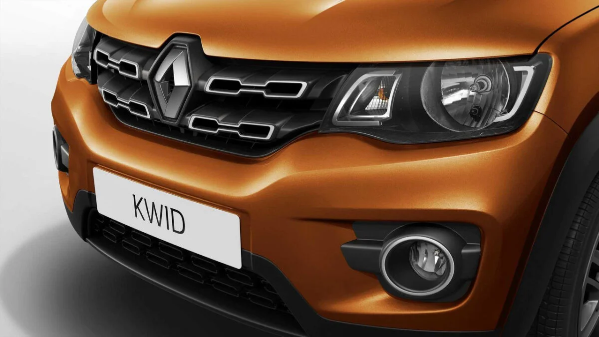 Renault Kwid em um ambiente iluminado.