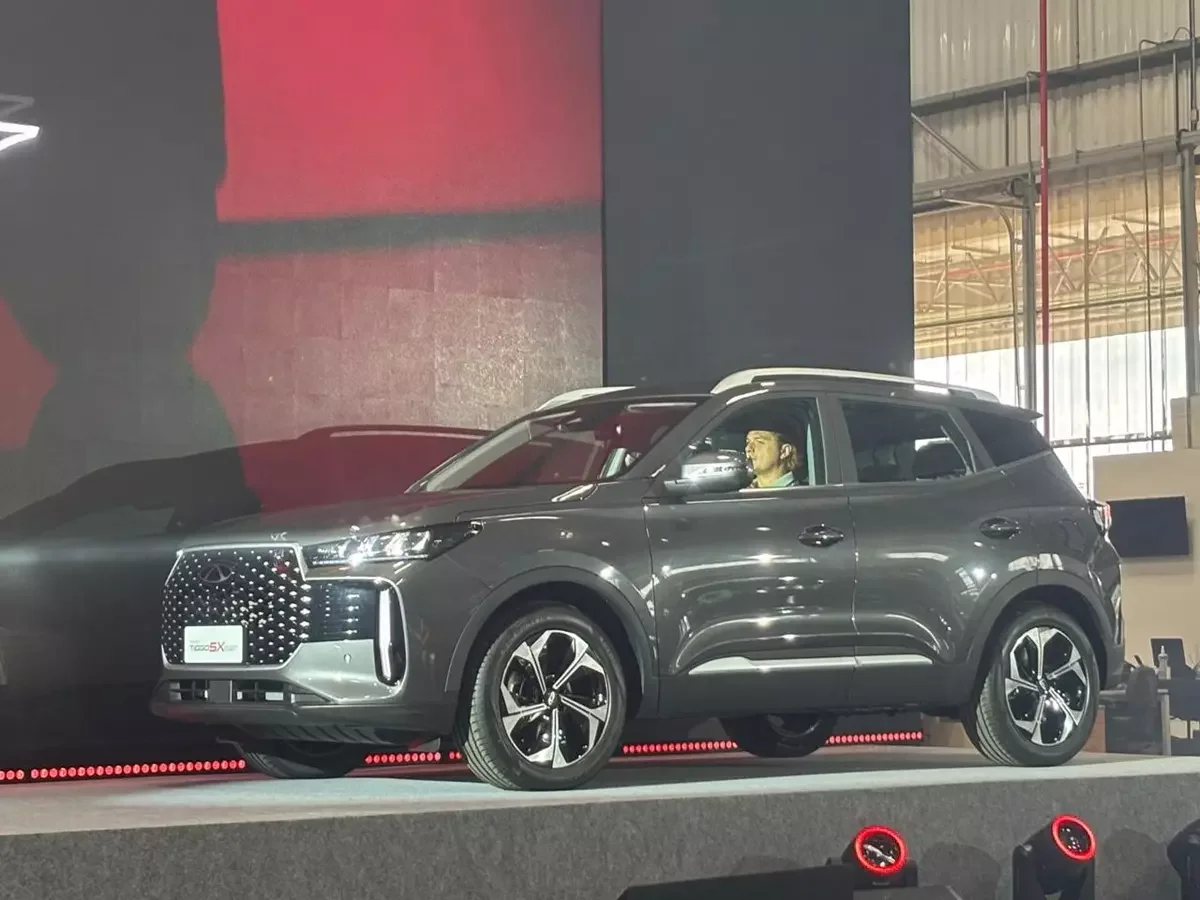 Modelo do Caoa Chery Tiggo 5X em uma apresentação