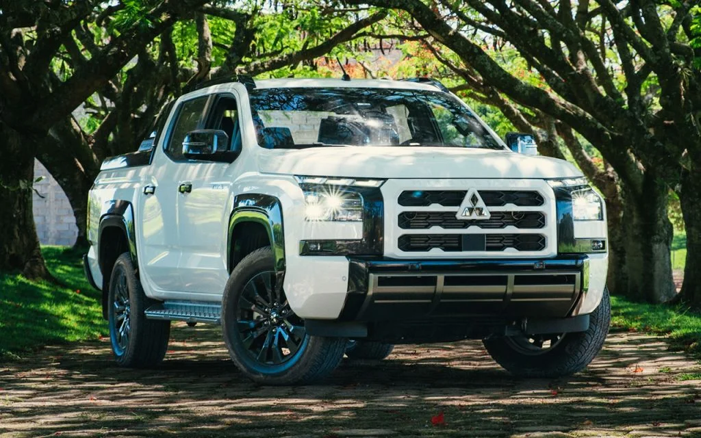 Mitsubishi Triton em ambiente natural