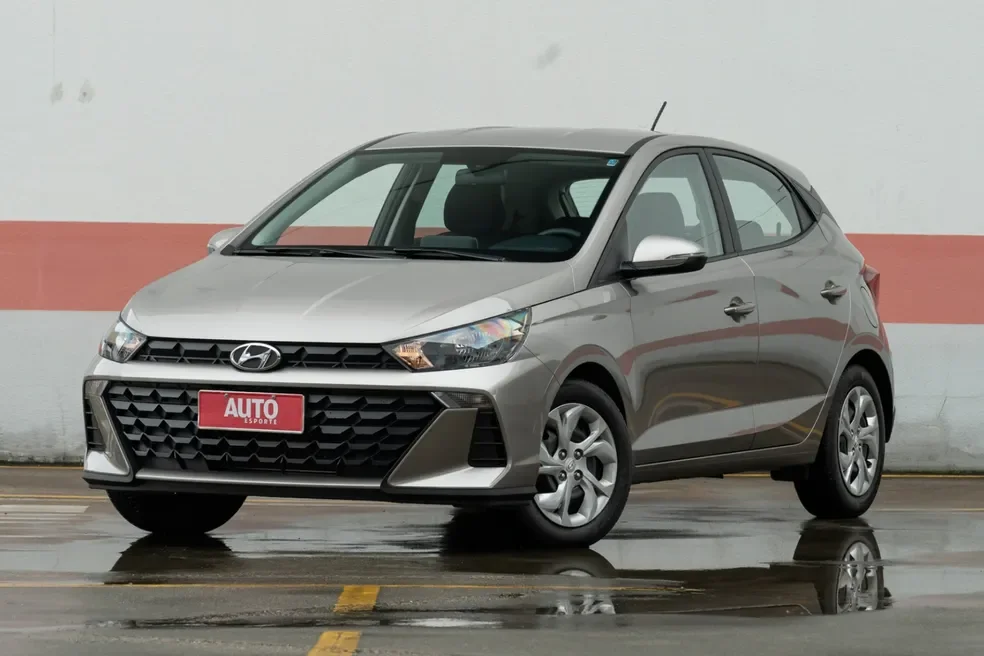 Hyundai HB20 com placa da Auto Esporte.