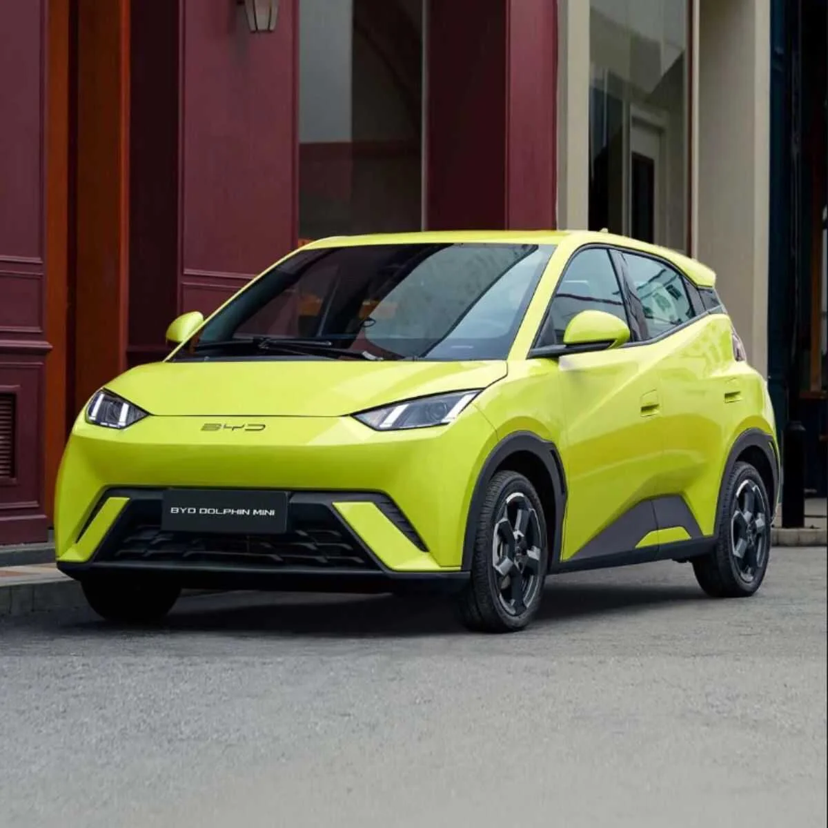 Carro elétrico BYD Dolphin Mini em destaque