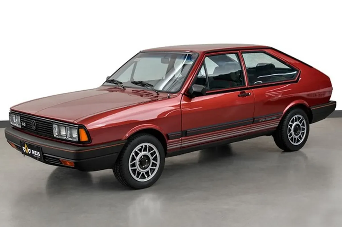 Vista frontal do Volkswagen Passat GTS Pointer 1988