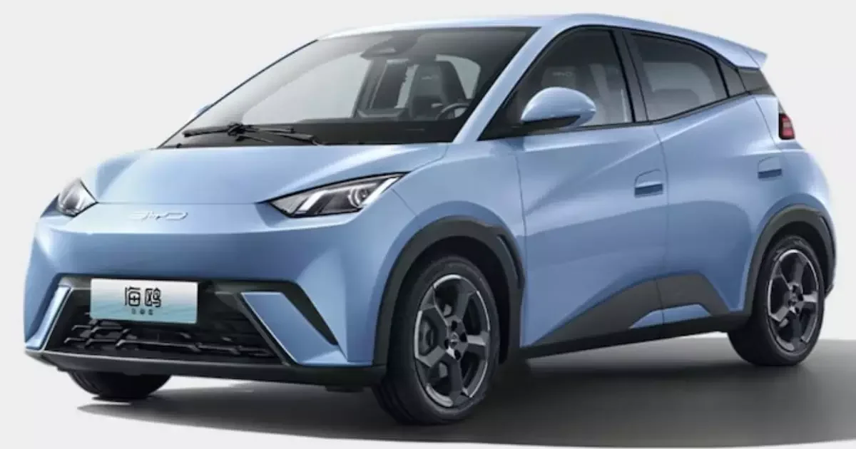 Imagem de um carro elétrico BYD em cor azul.
