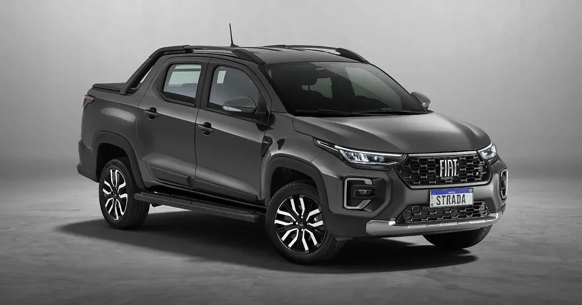 Fiat Strada em fundo cinza