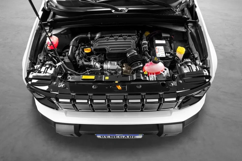 Motor do Jeep Renegade Sahara 2027 com tecnologia h&iacute;brida leve