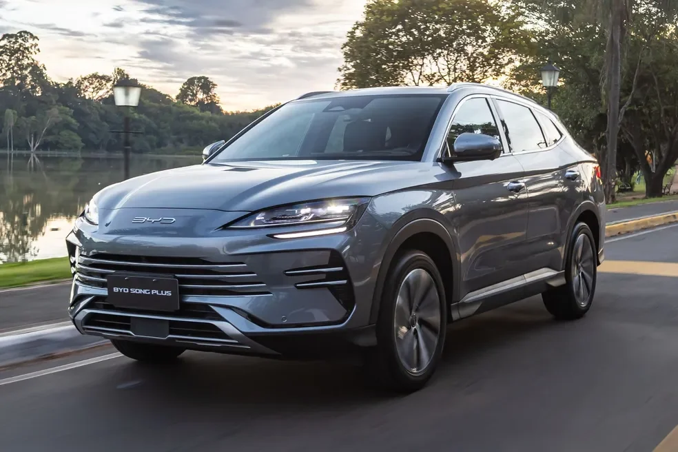 BYD Song Plus em movimento