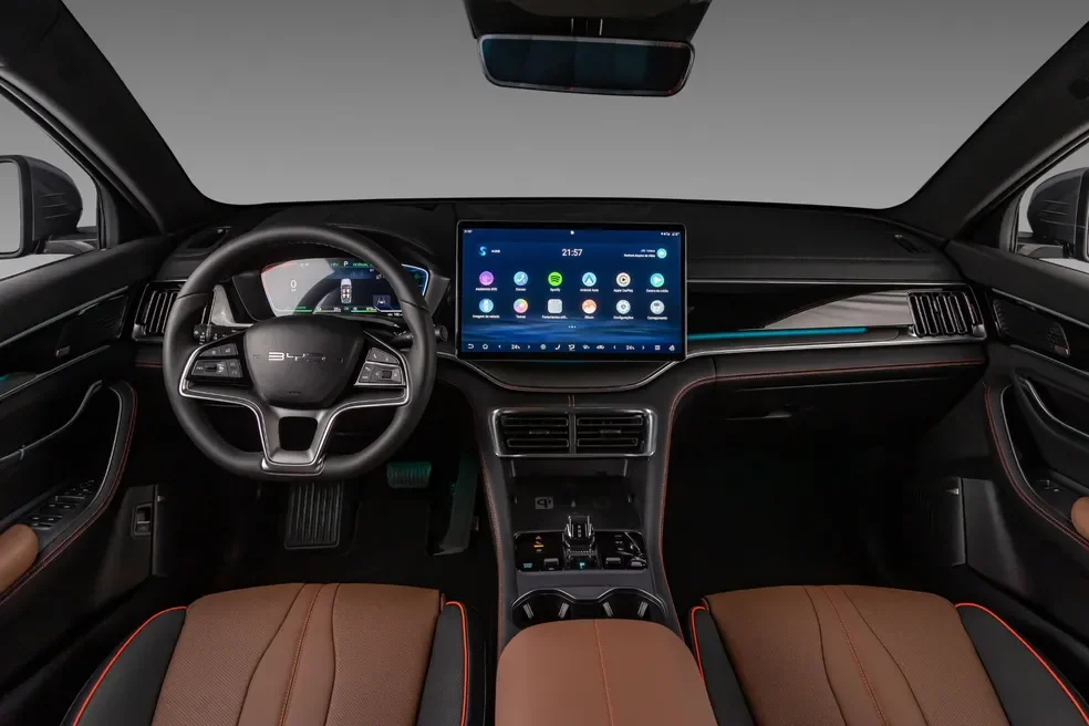 Interior e painel do BYD Song Plus 2026