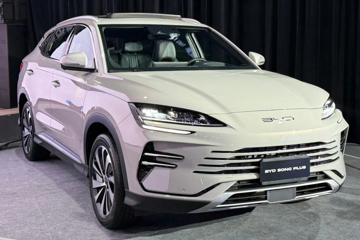 Vista dianteira do BYD Song Plus 2027