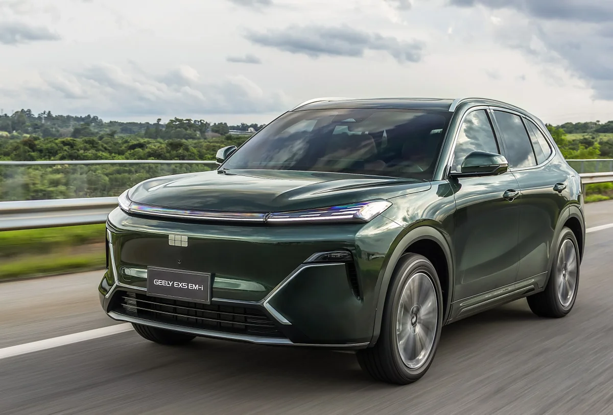 Geely EX5 EM-i em destaque
