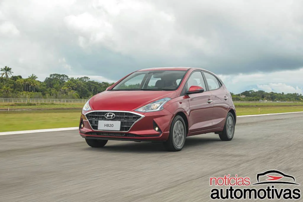 Hyundai HB20 Diamond Plus em movimento
