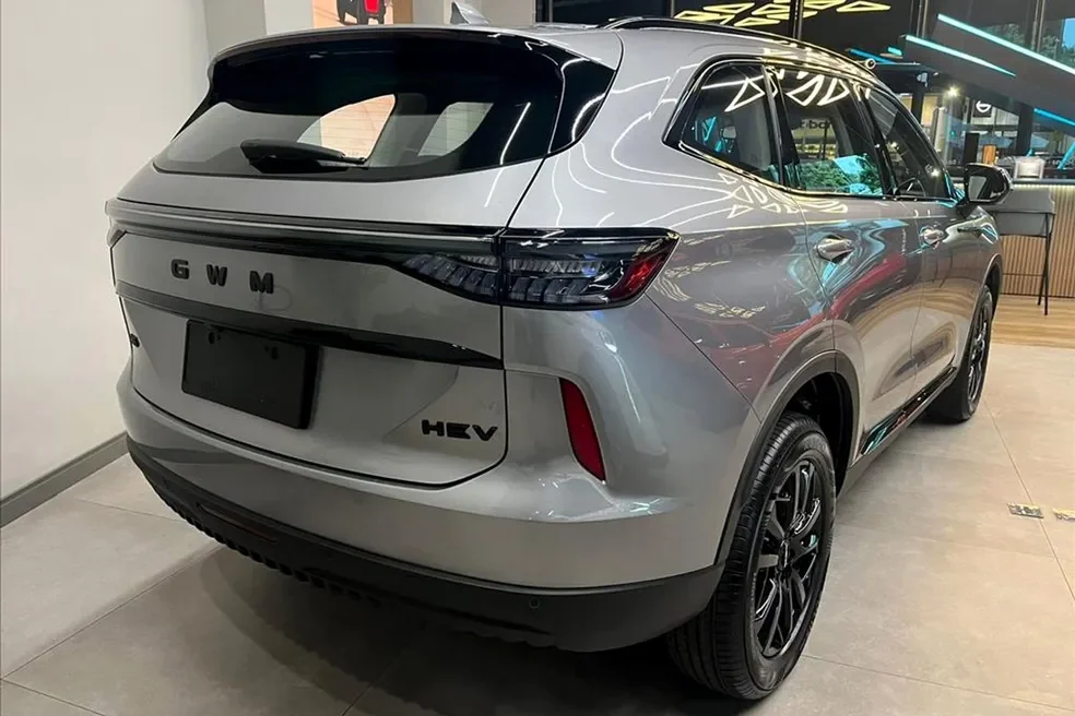 Vista traseira detalhada do GWM Haval H6.