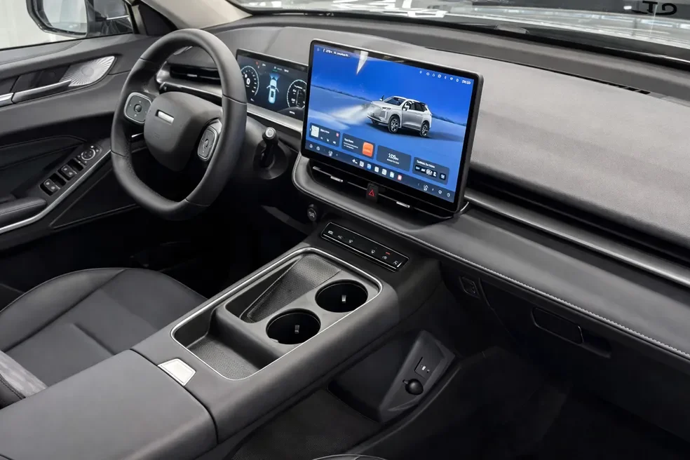 Interior do Haval H6 com tecnologia avan&ccedil;ada.
