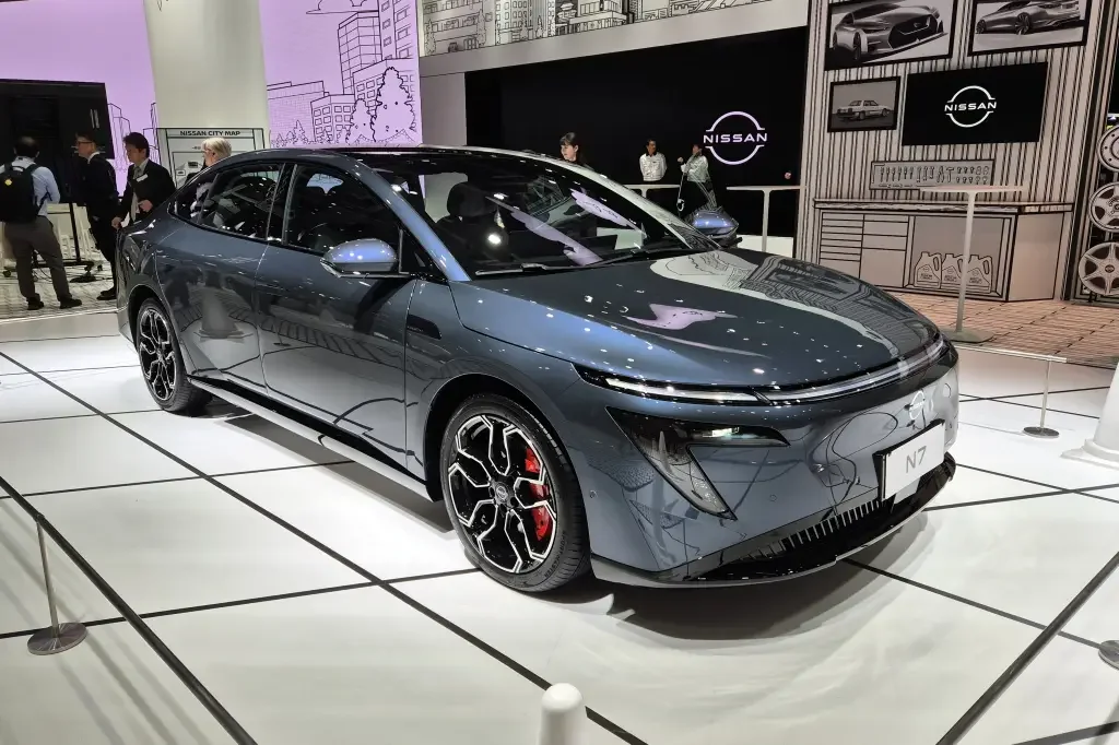 Nissan N7 elétrico em exposição