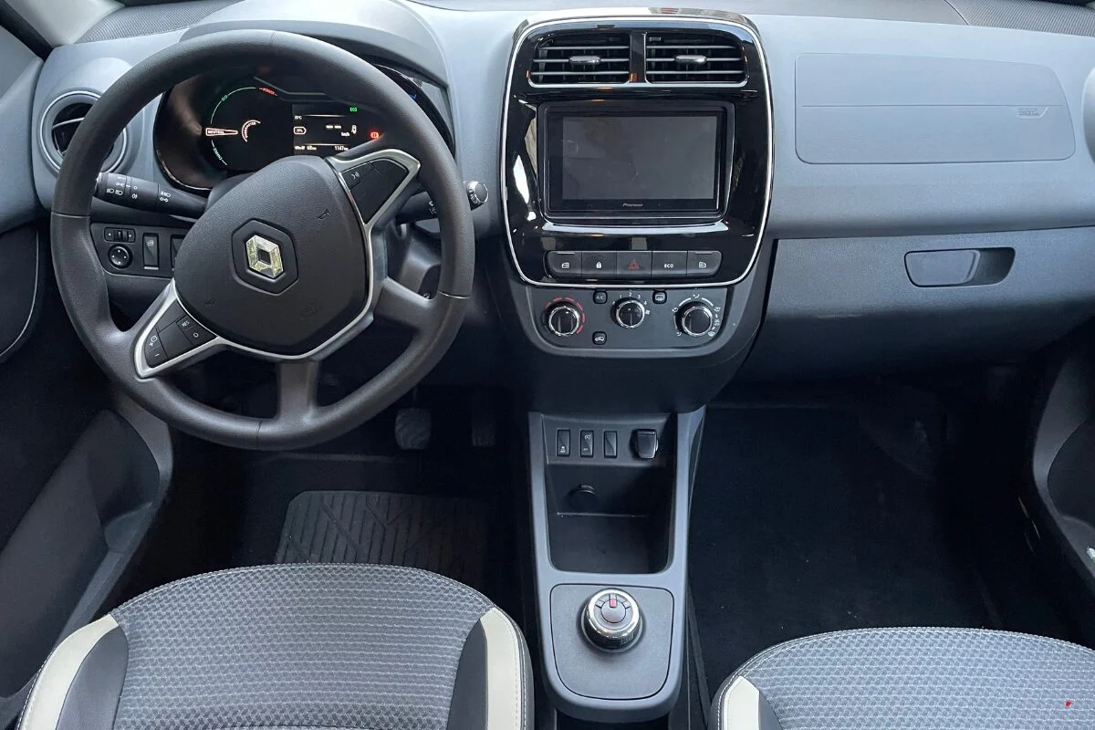 Vista traseira do Renault Kwid E-Tech