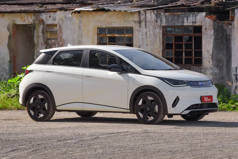 Vista frontal do BYD Dolphin em 2027