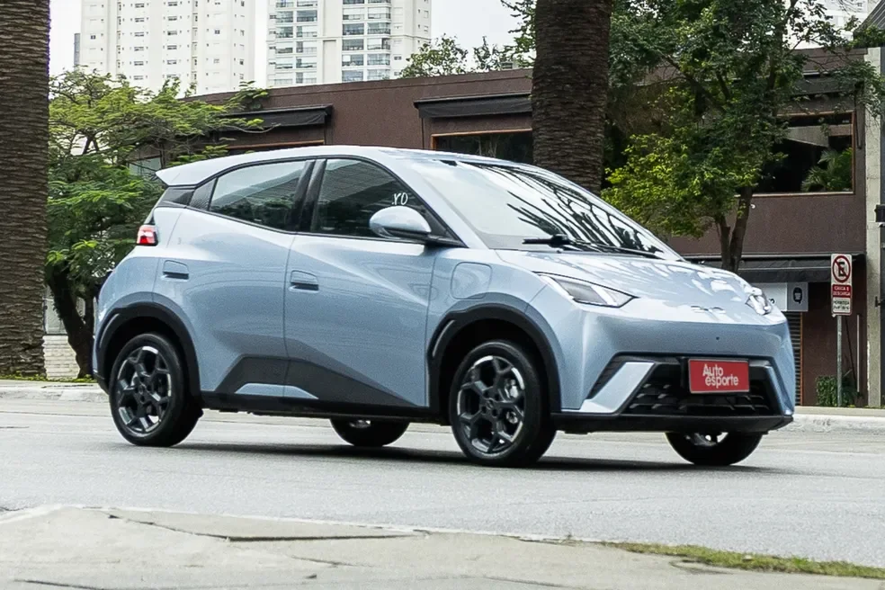 BYD Dolphin Mini em movimento