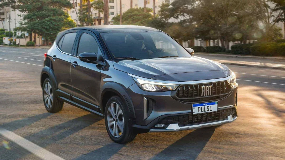 Fiat Pulse em estrada urbana